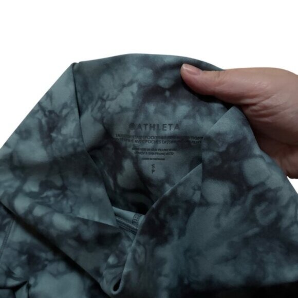 Athleta Salutation Stash Pocket Printed 7/8 Leggings Size Small - Picture 4 of 7